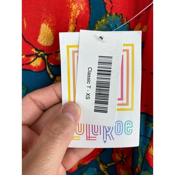 NWT LuLaRoe Women's XS Tomatoes on the Vine Classic Summer T-Shirt - Picture 6 of 6
